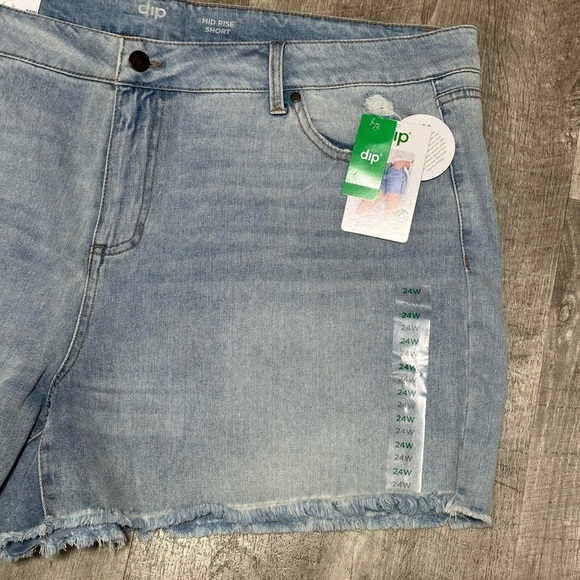 Women’s dip 24W 3XL Plus Faded Blue Denim Jeans Shorts Cut Offs Hem Stretch NWT - Picture 5 of 9